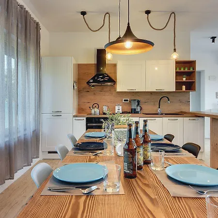 Holiday home Mit Privatem Pool Nur Wenige Minuten Von Den Straenden Pula