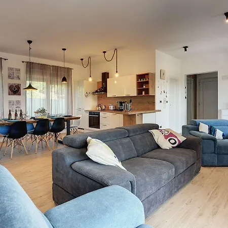 Holiday home Mit Privatem Pool Nur Wenige Minuten Von Den Straenden