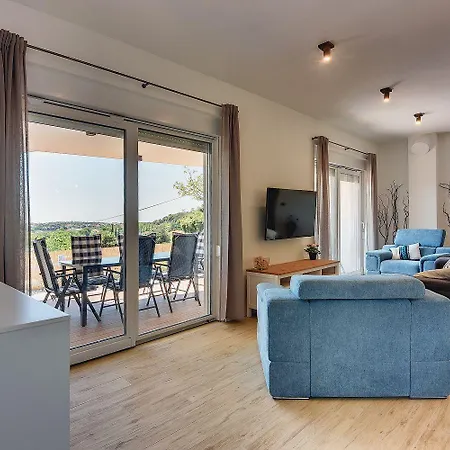 Holiday home Mit Privatem Pool Nur Wenige Minuten Von Den Straenden