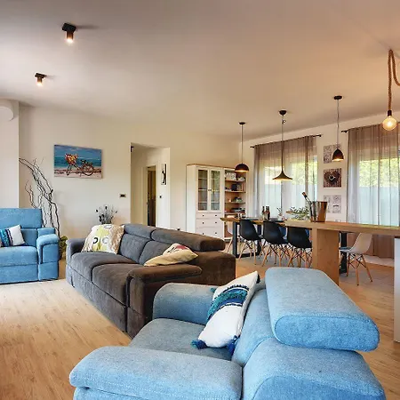 Mit Privatem Pool Nur Wenige Minuten Von Den Stränden Ferienhaus